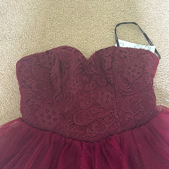 Strapless dark red mini dress - Picture 2 of 4